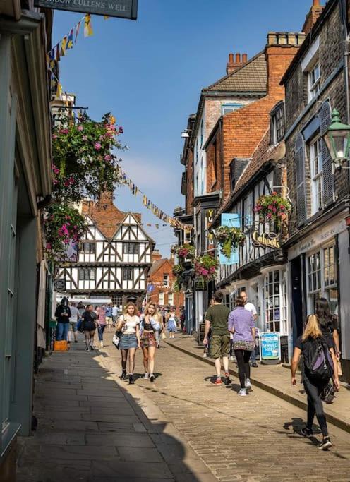 Choristers Mews: Luxury Cottage A Stones Throw From The Cathedral! Линкълн Екстериор снимка