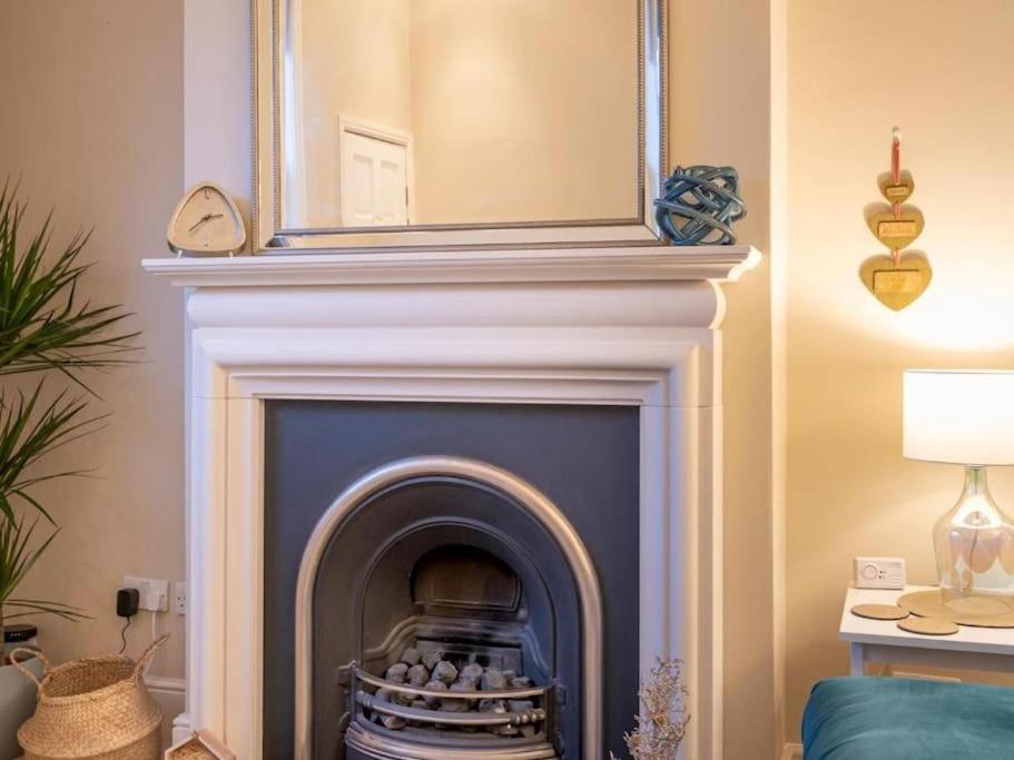 Choristers Mews: Luxury Cottage A Stones Throw From The Cathedral! Линкълн Екстериор снимка
